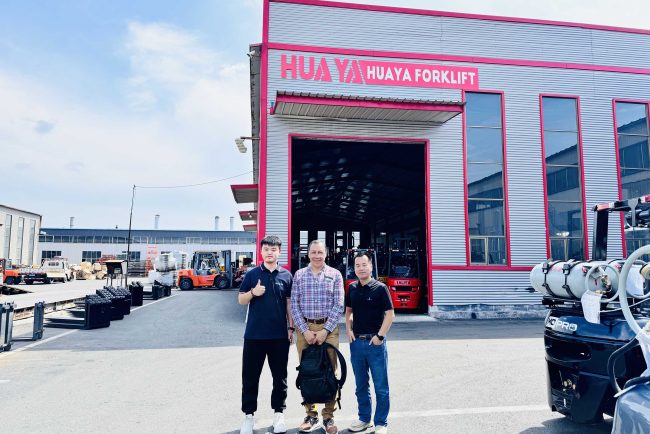 Cliente mexicano visita a fábrica da HUAYA