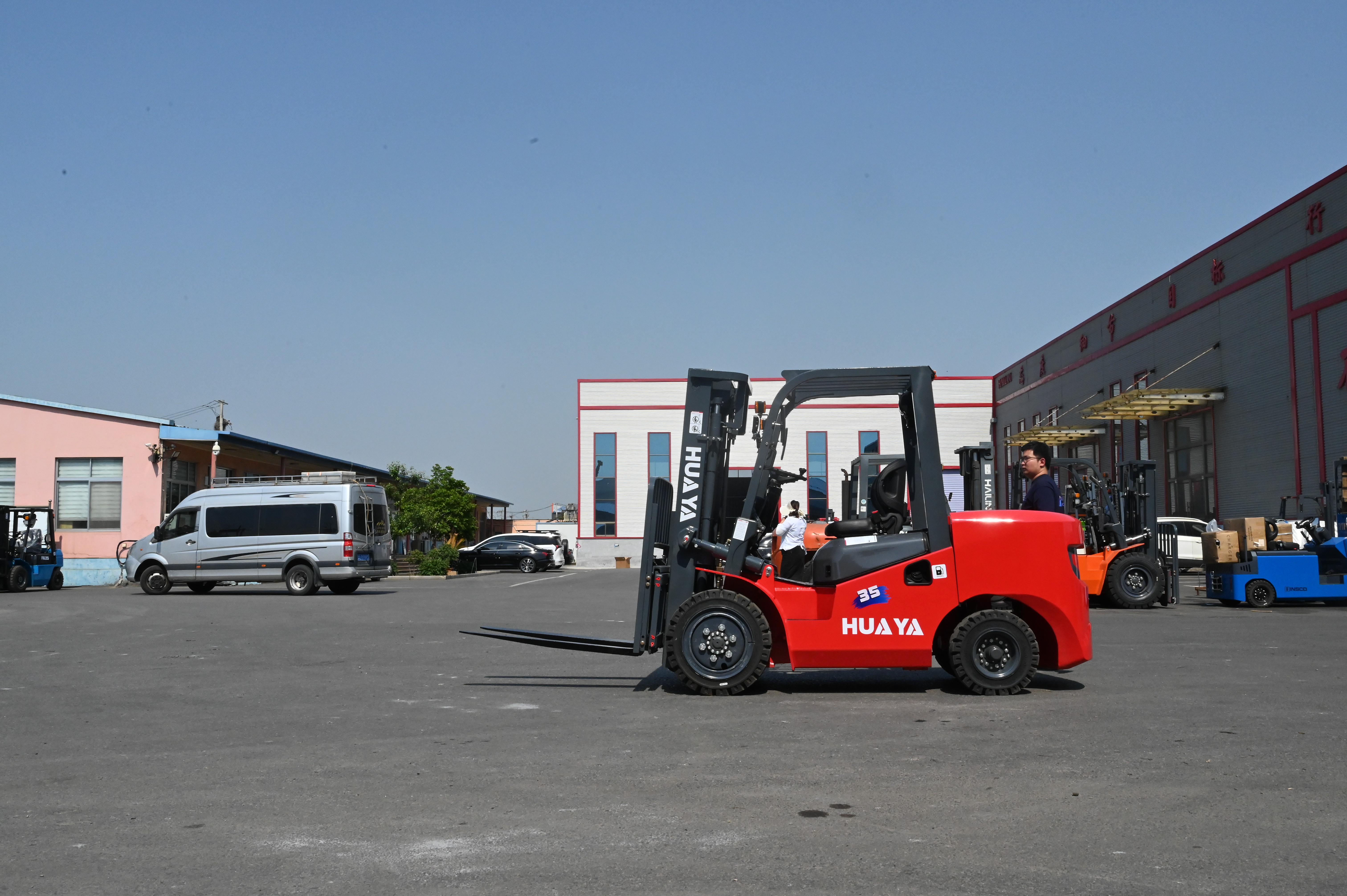 HUAYA Diesel Forklift Operator Visibility